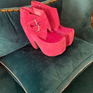 Jeffery Campbell booties 💕